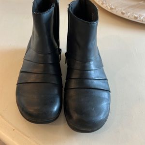 Clarks Black Comfortable Ankle Boots! Size 6.5